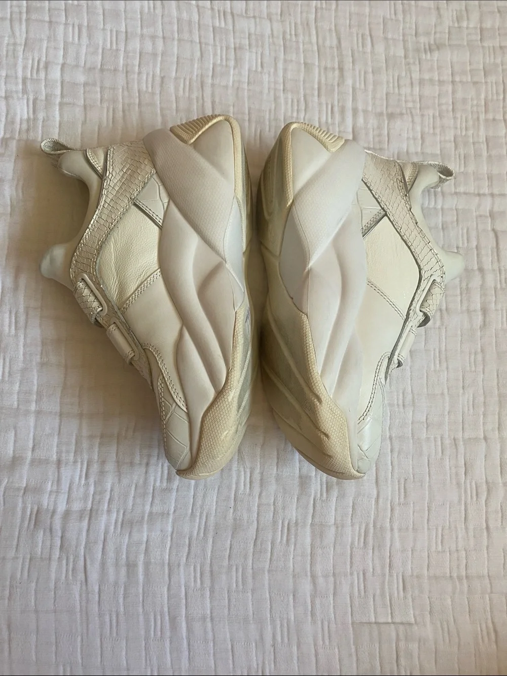 MICHAEL KORS Cream White Velcro Platform Sneakers